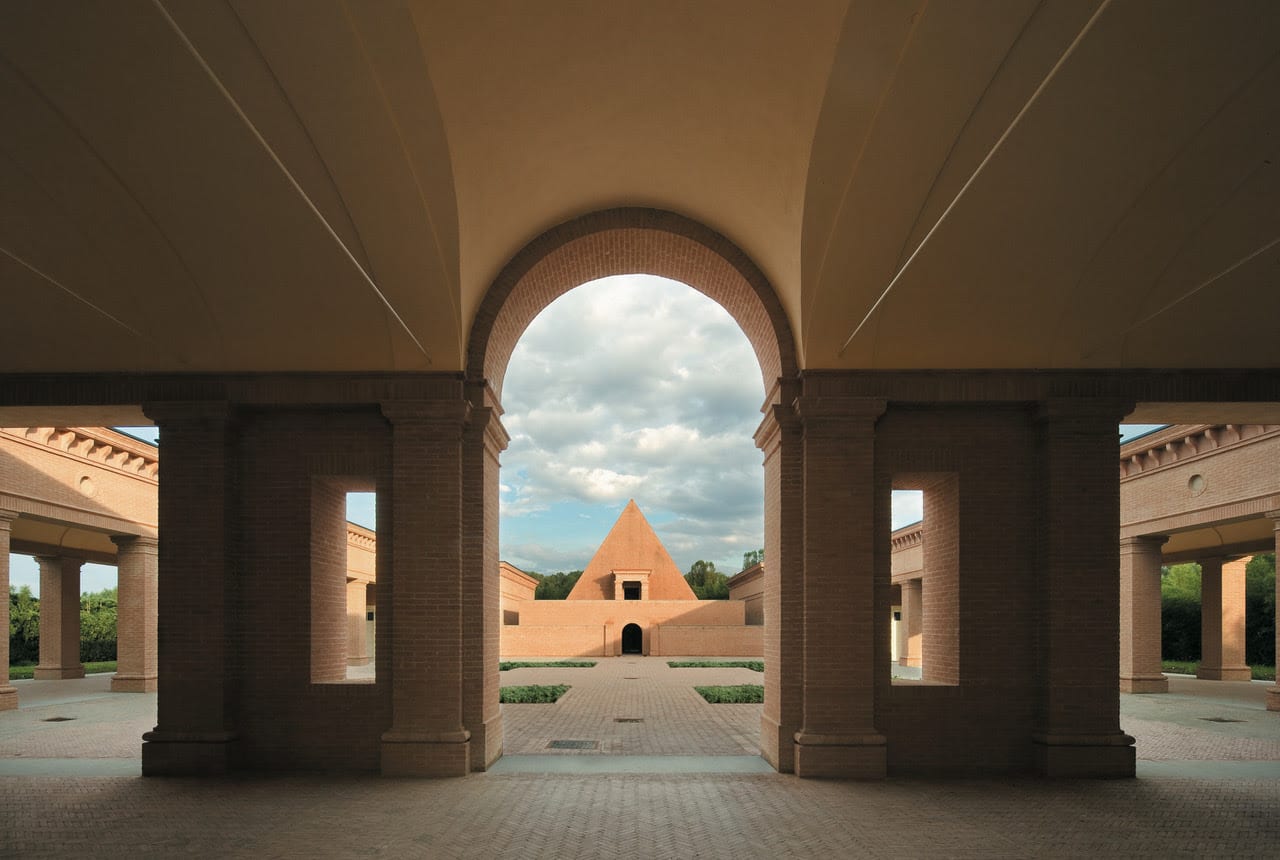 Labirinto della Masone. Veduta della Corte Centrale dai portici del lato ovest. Photo Credits Mauro Davoli