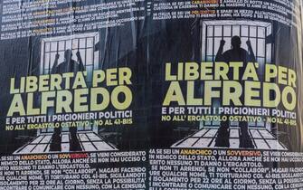 Manifesti e scritte in favore dell'anarchico Alfredo Cospito nel quartiere romano del Pigneto, 02 febbraio 2023.    ANSA / MASSIMO PERCOSSI