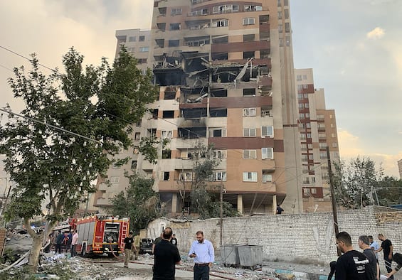 Israele attacca l'Iran, forti esplosioni a Teheran