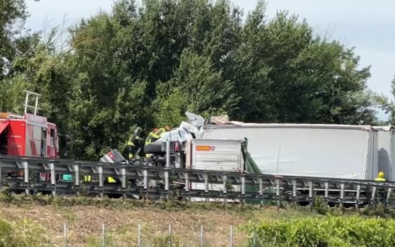 incidente in a1 online un video del camionista poco prima dell8217impatto