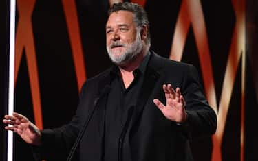 SYDNEY, AUSTRALIA - DECEMBER 07: Russell Crowe presents the AACTA Trailblazer Award during the 2022 AACTA Awards Presented By Foxtel Group at the Hordern on December 07, 2022 in Sydney, Australia. (Photo by James Gourley/Getty Images for AFI)