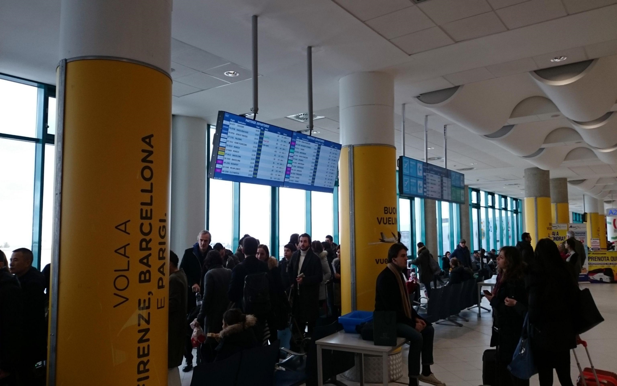 Quanto tempo prima bisogna essere in aeroporto? | Sky TG24