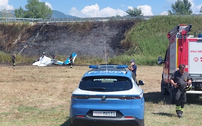 Terni, aereo ultraleggero precipita e prende fuoco: due morti