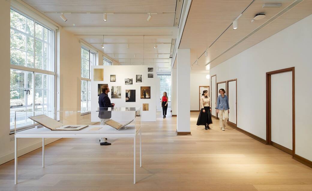 17._View_of_the_Kythera_Gallery_at_the_Warburg_Institute_London._Photograph_©Hufton_Crow.jpg