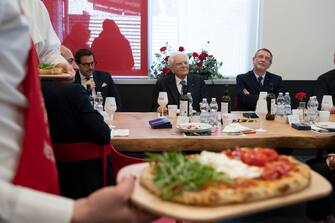 Sergio Mattarella da PizzAut