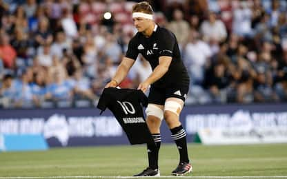 Maradona, gli All Blacks posano una maglia numero 10 in campo. VIDEO