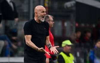 MILAN, ITALY - APRIL 11: Stefano Pioli Head Coach of AC Milan reacts during the UEFA Europa League 2023/24 Quarter-Final first leg match between AC Milan and AS Roma at Stadio Giuseppe Meazza on April 11, 2024 in Milan, Italy.(Photo by Stefano Guidi/Getty Images)