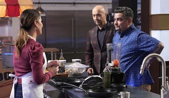MASTERCHEF: L-R: Contestant Amanda with judges Joe Bastianich and Aarón Sánchez in the “State Fair” episode of MASTERCHEF airing Wednesday, June 21 (8:00-9:02 PM ET/PT) on FOX. © 2023 FOXMEDIA LLC. Cr: FOX.