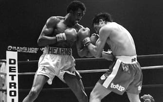 DETROIT - FEBRUARY 11,1984:  Thomas Hearns (L) lands a left hook against Luigi Minchillo during the fight at Joe Louis Arena on February 11,1984 in Detroit, Michigan. Thomas Hearns won the WBC light middleweight title by a UD 12. (Photo by: The Ring Magazine via Getty Images) 