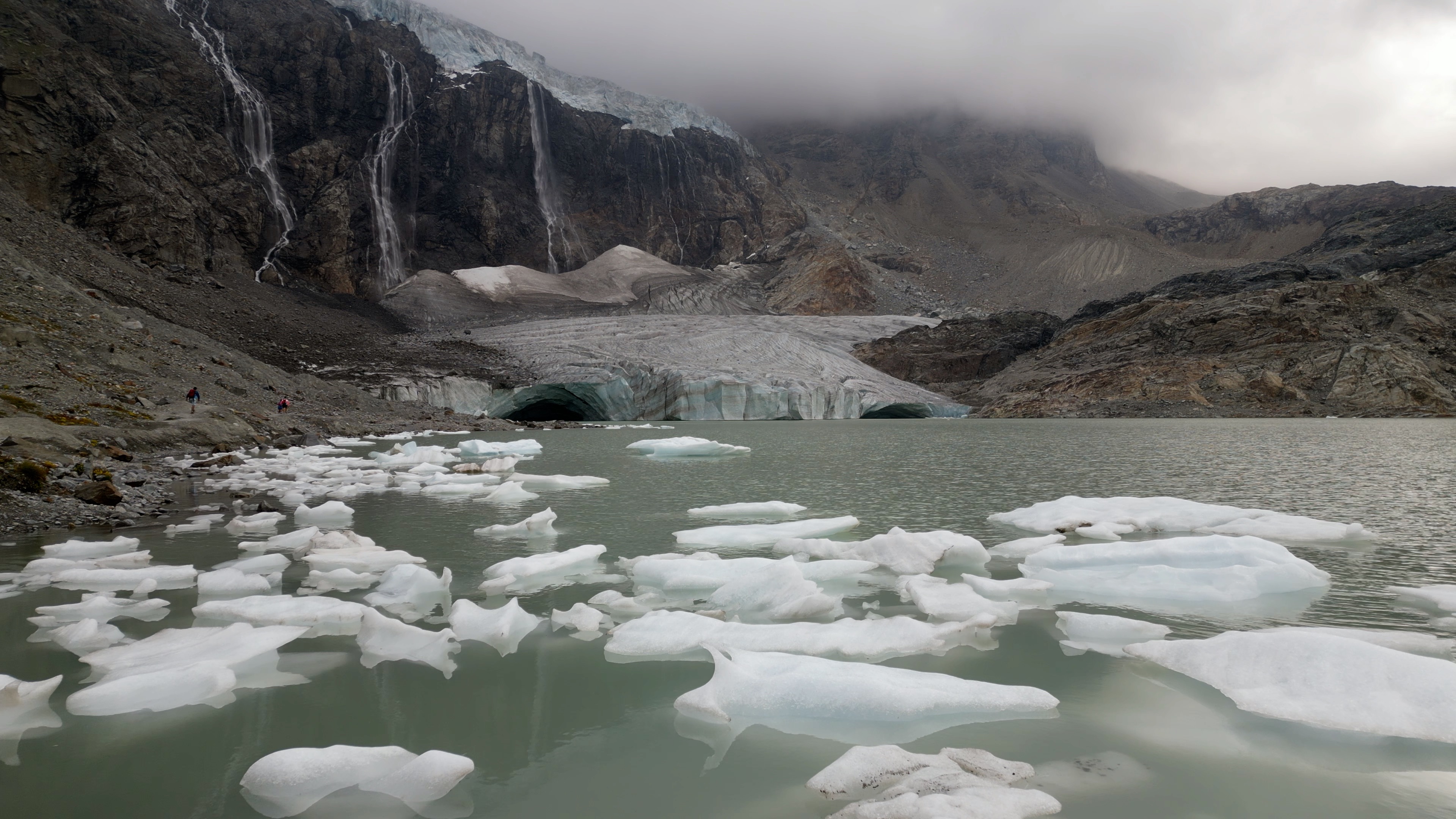 Europa, Italia, Alpe Gera Valmalenco Sondrio - Ghiacciaio Fellaria si sta sciogliendo a causa delle alte temperature - Global warming e climate change con aumento del livello dei mari e siccita' carenza di acqua