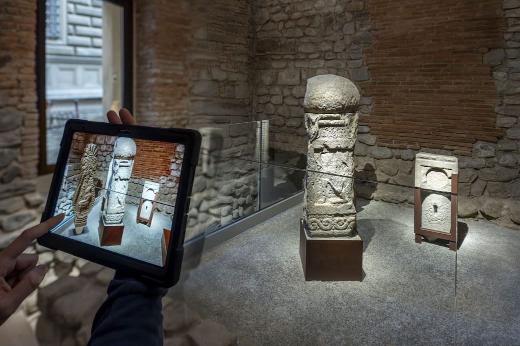Installation view del nuovo percorso archeologico, Museo dell'Antico Palazzo dei Vescovi, Pistoia, 2025. © Ela Bialkowska, Okno Studio. Courtesy Fondazione Pistoia Musei