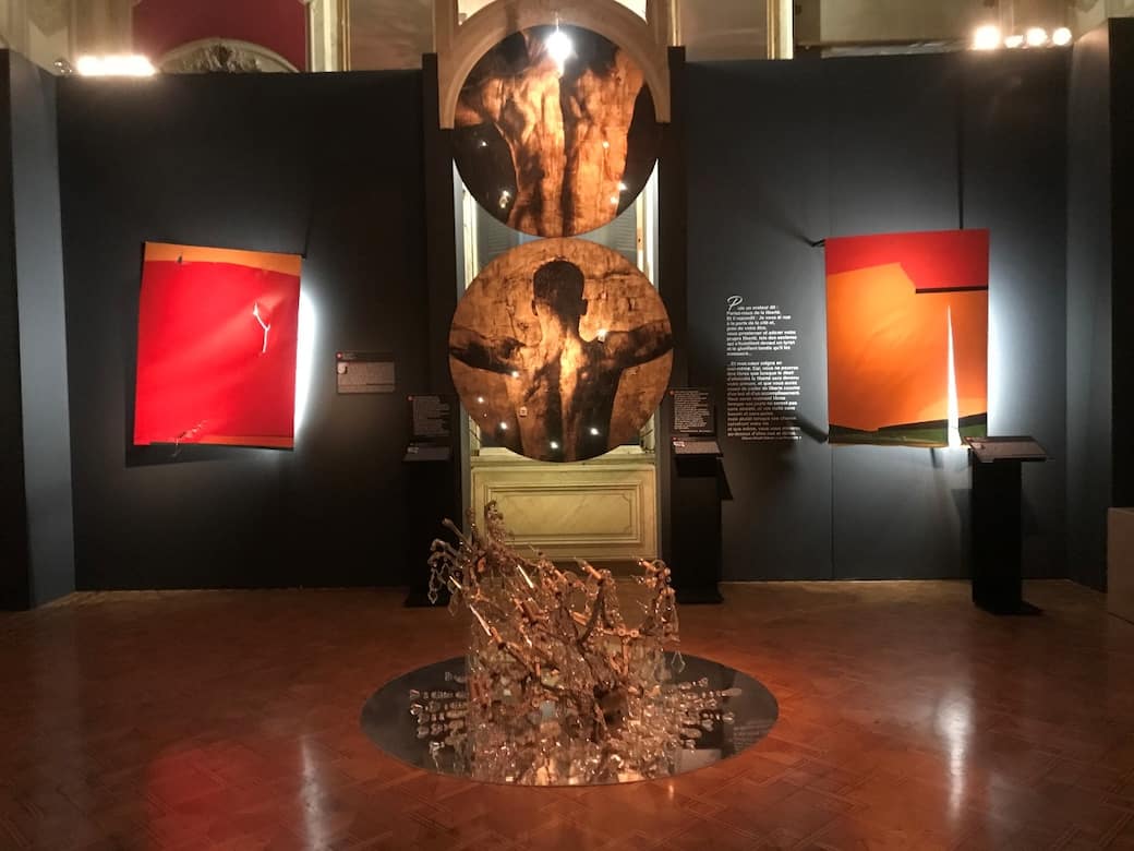 veduta-della-mostra-LArt-Blessé-presso-Villa-Audi-a-Beirut.-Courtesy-Villa-Audi.jpg