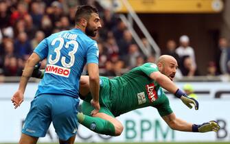 Ssc Napoli' defender Raul Albiol (L) and Napoli goalkeeper Pepe Reina view for the ball during the Italian serie A soccer match between Ac Milan and Ssc Napoli  at Giuseppe Meazza stadium in Milan, 15 April  2018. 
ANSA / MATTEO BAZZI