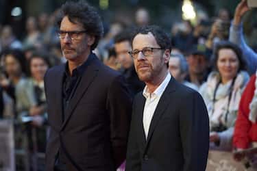 epa07089069 (L-R) Joel Coen and Ethan Coen arrive for the premiere of The Ballad of Buster Scruggs at The BFI London film festival in central London, Britain, 12 October 2018.  EPA/NIKLAS HALLEN