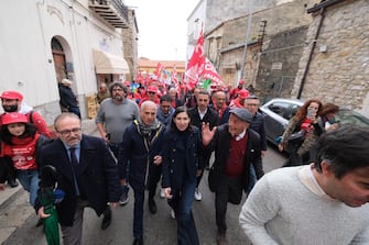 La segretaria del Pd Elly Schlein partecipa al corteo del primo maggio partito dalla Casa del Popolo, di via Giorgio Kastriota a Piana degli Albanesi, Palermo, 1 maggio 2023. ANSA / IGOR PETYX