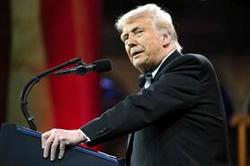 Dazi, Trump: "Tutti mi chiamano per baciarmi il cu..". VIDEO