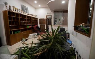 I danni all'interno della sede della Cgil di Roma