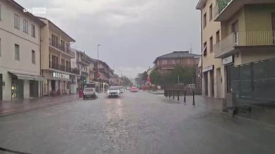 Nubifragio ad Arezzo: sottopassi e strade allagate