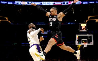LOS ANGELES, CALIFORNIA - NOVEMBER 19: Dillon Brooks #9 of the Houston Rockets attempts to block a pass against LeBron James #23 of the Los Angeles Lakers during the first quarter at Crypto.com Arena on November 19, 2023 in Los Angeles, California. NOTE TO USER: User expressly acknowledges and agrees that, by downloading and or using this photograph, User is consenting to the terms and conditions of the Getty Images License Agreement. (Photo by Katelyn Mulcahy/Getty Images)