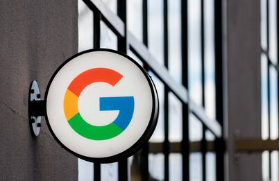 Google vola a Wall Street, conti sopra attese e primo dividendo