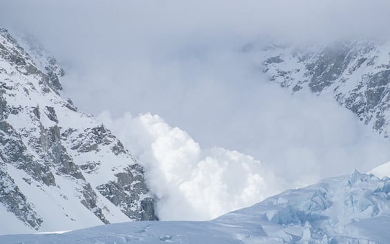 trentino valanga in val di sole travolti due scialpinisti uno è in gravi condizioni