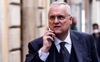 Il presidente della SS Lazio, Claudio Lotito, in centro a Roma, 26 aprile 2022. ANSA/ANGELO CARCONI