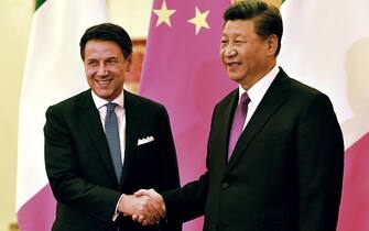 epa07531840 Italian Prime Minister Giuseppe Conte (L) shakes hands with Chinese President Xi Jinping (R) before their meeting at the Great Hall of the People in Beijing, China, 27 April 2019.  EPA/PARKER SONG / POOL