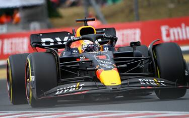 epa10099992 Red Bull Racing driver Max Verstappen of the Netherlands in action during the Formula One Grand Prix of Hungary at the Hungaroring circuit in Mogyorod, near Budapest, Hungary, 31 July 2022.  EPA/Zoltan Balogh HUNGARY OUT
