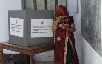 epa11287790 An Indian woman casts her vote at a polling station for the first phase of the general elections, in Shahpura village, on the outskirts of Jaipur, Rajasthan, India, 19 April 2024. The Indian general elections will be held over seven phases between 19 April and 01 June 2024 with the results being announced on 04 June for the 545-member lower house of parliament, or Lok Sabha. The elections are held every five years, and about 968 million people are eligible to vote.  EPA/RAJAT GUPTA