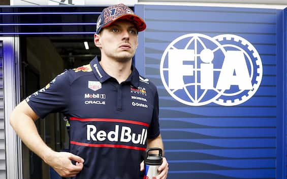 https://static.sky.it/editorialimages/8b4cba215569038d3184693a407a49fd889a49b0/skysport/it/motori/formula-1/video/2025/07/27/f1-verstappen-gp-spa-intervista/verstappen_ipa_fia.jpg?im=Resize,width=565
