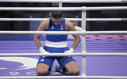 Parigi 2024, Angela Carini abbandona incontro boxe contro Imane Khelif