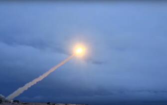 epa06898138 A handout still image from a video footage made available 19 July 2018 by the Russian Defense Ministry on its official Youtube page shows the Russian Burevestnik nuclear powered cruise missile blasting off in Russian territory.  EPA/RUSSIAN DEFENCE MINISTRY PRESS SERVICE / HANDOUT  HANDOUT EDITORIAL USE ONLY/NO SALES