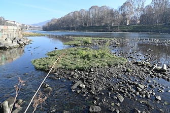 Fiume Po in secca a Torino, 3 febbraio 2023. ANSA/ALESSANDRO DI MARCO