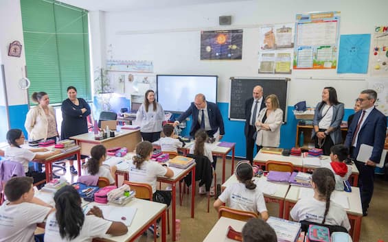 Scuola, gli stipendi dei docenti in Italia sono i più bassi dell