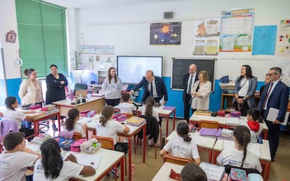 Scuola, gli stipendi dei docenti in Italia sono i più bassi dell'Ocse