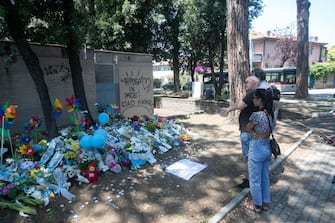 People continue to leave flowers at the place where the car accident occurred where a 5-year-old child died, in Casal Palocco, Rome, Italy, 16 June 2023.   ANSA/EMANUELE VALERI