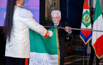 La cerimonia al Quirinale Il Presidente della Repubblica Sergio Mattarella durante la cerimonia di restituzione della Bandiera degli atleti italiani di ritorno dai Giochi Olimpici e Paralimpici di Parigi 2024, Quirinale, Roma 23 settembre 2024. ANSA/FABIO FRUSTACI