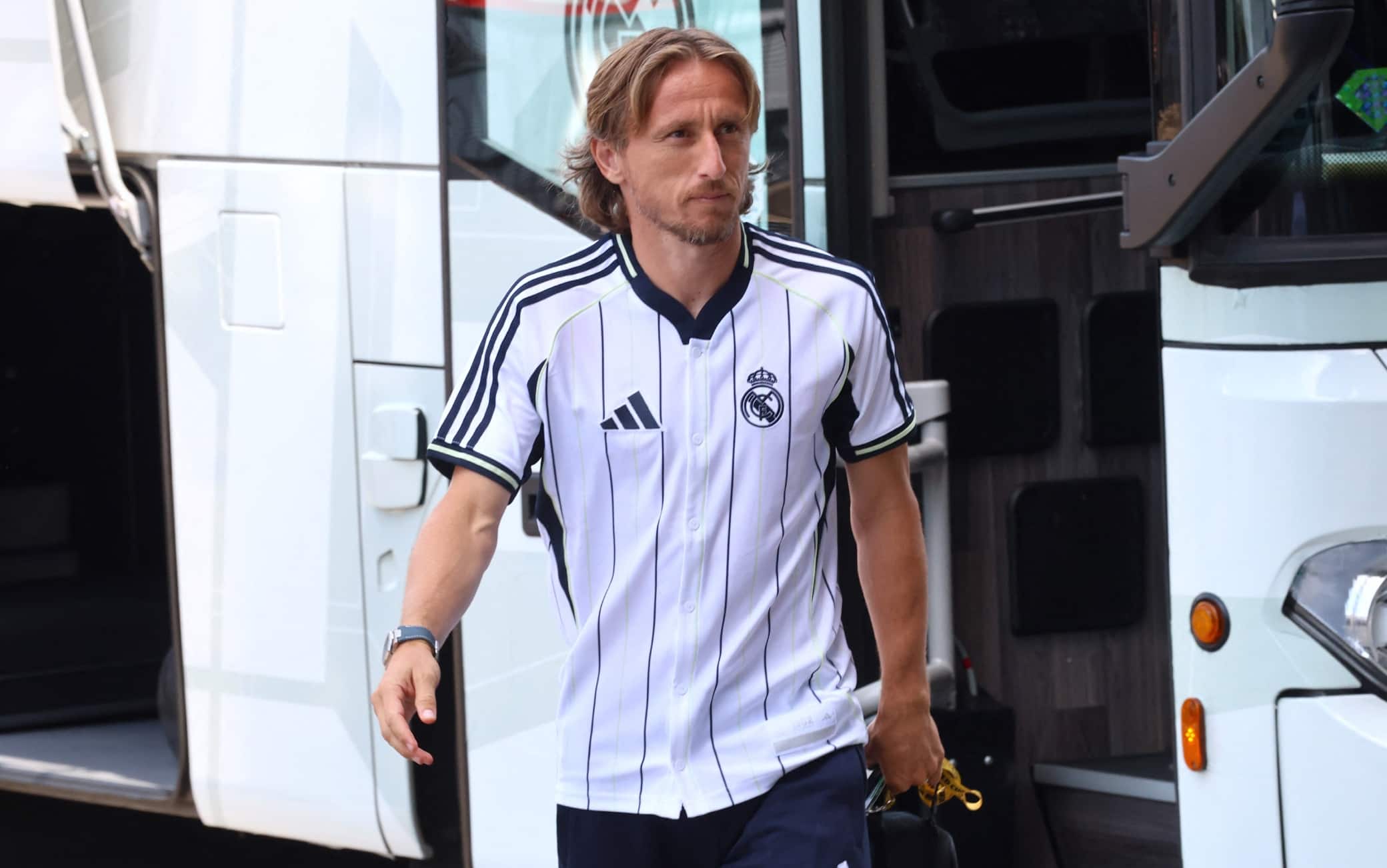لوكا مودريتش يصل إلى ميلانو لبدء مشواره الجديد مع إيه سي ميلان