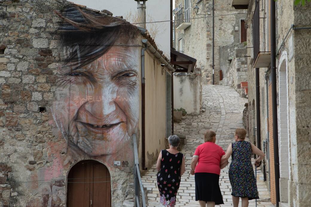 Cvtà_Street_Fest_2022._CivitaCampomarano_Italy._Artist_Akut._Photo_©_Ian_Cox_2022.jpeg