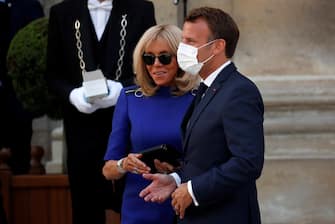 Il presidente Emmanuel Macron e sua moglie Brigitte
