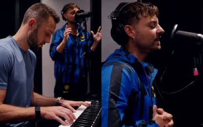 De Vrij suona "Noi Siamo l'Inter" al pianoforte