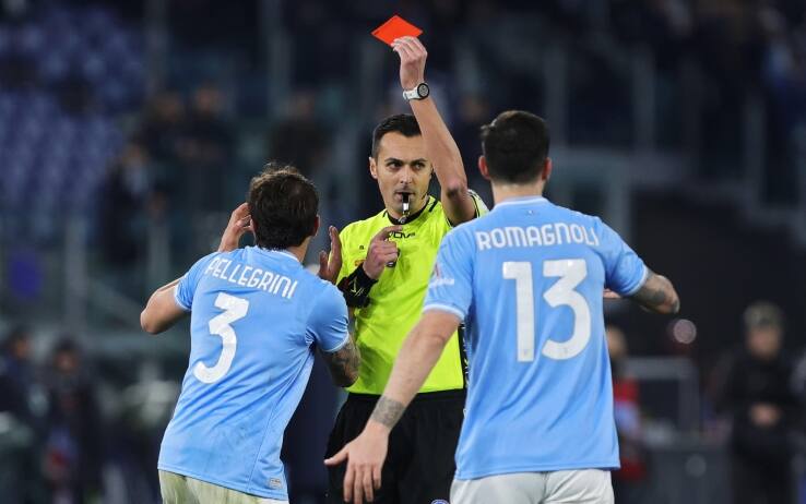 إيقاف الحكم دي بيلو من قبل الاتحاد الإيطالي لكرة القدم لمدة شهر على الأقل بعد مباراة لاتسيو وميلان
