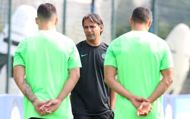 Inter Milan’s coach Simone Inzaghi speaks with his players during the training session in Appiano Gentile, Italy, 14 September 2021. Inter Milan will face Real Madrid in the UEFA Cham?pions League Group D stage soccer match on 15 September 2021.
ANSA / MATTEO BAZZI