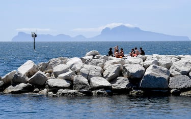 A Napoli la temperatura del mare tocca i 30 gradi