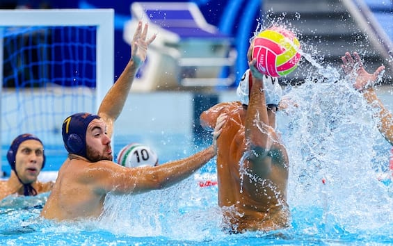 https://static.sky.it/editorialimages/8d3db25be33f59a6a7c0a463481c5dddc4a22a7c/skysport/it/altri-sport/nuoto/video/2025/07/22/italia-montenegro-risultato-highlights-mondiali-pallanuoto/italia_montenegro_getty.jpg?im=Resize,width=565