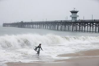 Onde alte in California per il passaggio della tempesta Hilary