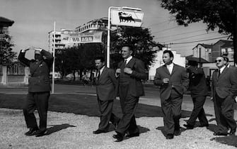 ©lapresse
archivio storico
varie
Torino anno 1954
Enrico Mattei
nella foto: Enrico Mattei all'inaugurazione di un nuovo benzinaio Agip
BUSTA 10337