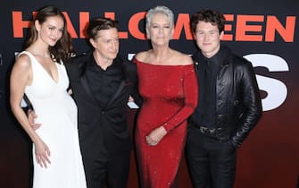 epa10237596 (L-R) Andi Matichak, David Gordon Green, Jamie Lee Curtis, and Rohan Campbell pose  on the red carpet for Universal Pictures World Premiere of 'Halloween Ends' at the TCL Chinese Theater in Los Angeles, California, USA, 11 October 2022.  EPA/DAVID SWANSON