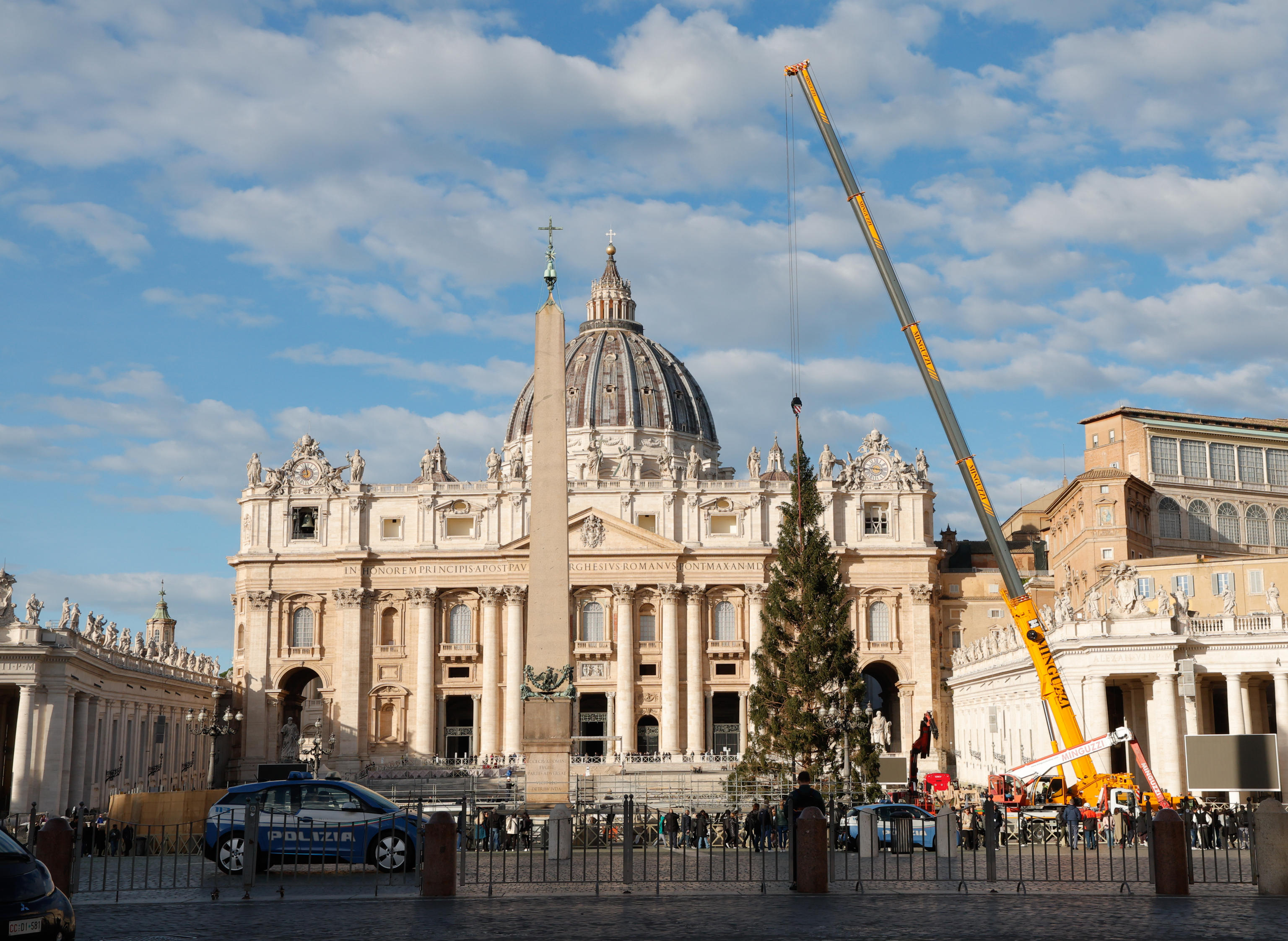 A fir tree from the Piemonte region is erected to serve as a Christmas tree in St. Peter's Square, Vatican,  23 November 2023. 
ANSA/GIUSEPPE LAMI