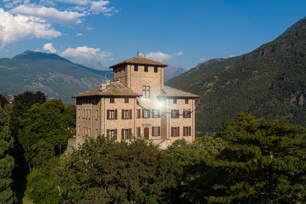 Orbita_Massimo_Uberti_Castello_Gamba_Valle_d_Aosta._Photo_Marco_de_Luca.jpg